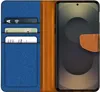 A flip case for a smartphone, showing the inside with card slots and the phone in place. Anteprima dell’immagine prodotto