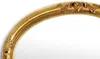 A close-up view of the ornate, gold-colored frame of an oval mirror. Anteprima dell’immagine prodotto