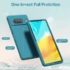 A teal phone case is shown with a phone inside, against a light blue and white background with feather graphics. Anteprima dell’immagine prodotto