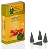 Zu sehen ist eine gelbe Verpackung mit der Aufschrift Harmony Sensual Magic von Crottendorfer Räucherkerzen daneben liegen vier dunkelgraue Räucherkerzen in Kegelform auf einer weißen Fläche Produktbild-Vorschau