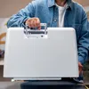 A person is holding the top handle of a white sewing machine case. Produktbild-Vorschau