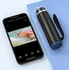 A digital microscope is shown next to a smartphone displaying a magnified image of an insect. Produktbild-Vorschau