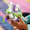 A child's hands are pressing buttons on a Buzz Lightyear toy. Voir les images du produit