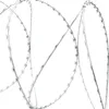A close-up view of razor wire on a white background. Voir les images du produit