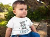 personalisiertes Baby T-Shirt mit Namen und Zahl Produktbild-Vorschau 3