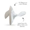 A close-up of a baby pacifier with text overlays indicating its features and age suitability. Náhľad obrázku produktu