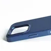 Close-up of a dark blue phone case. Voir les images du produit