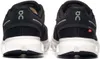 The back view of a pair of black and white running shoes. Anteprima dell’immagine prodotto