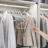 Sametové ramínka světle šedé, 100 kusů se zlatými háčky – Náhled obrázku produktu 6