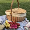 Picknickkorb mit Deckel – Handgefertigter Weidenkorb mit Produktbild-Vorschau 5