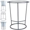 A black metal plant stand is shown with a white pot on one of the smaller stands to the left. The main image shows a larger plant stand. Anteprima dell’immagine prodotto