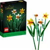 A LEGO Botanical Collection Daffodils set box and a display of the assembled daffodils. Náhled obrázku produktu