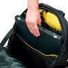 A hand is placing a laptop into a black tool bag with yellow accents. Voir les images du produit