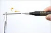 A hand holding a marker with a telescopic tip, about to mark a thin rod held by tweezers. Produktbild-Vorschau