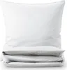 A stack of folded bedding, including a pillowcase and duvet cover, against a white background. Voir les images du produit