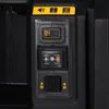 A close-up view of the control panel of a black industrial vacuum cleaner. Voir les images du produit