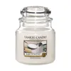 A Yankee Candle "Baby Powder" scented candle in a clear glass jar with a clear glass lid. Anteprima dell’immagine prodotto
