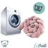 A washing machine and a braided pillow are shown next to a laundry care symbol. Produktbild-Vorschau