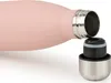 A close-up shot of a pink insulated water bottle with its cap removed, showing the opening and the cap separately. Produktbild-Vorschau