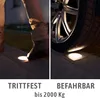 A split image showing a person stepping on a ground light and a car tire on a ground light, demonstrating durability. Produktbild-Vorschau