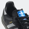 A close-up view of the top part of a black Adidas Samba OG sneaker. Voir les images du produit