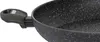 A close-up view of the handle and rim of a speckled black frying pan. Anteprima dell’immagine prodotto