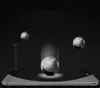 Three metallic spheres are shown falling towards a smartphone screen, with one sphere impacting the screen. Anteprima dell’immagine prodotto