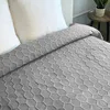 Narzuta na łóżko Parla 3D jasnoszara 220x240 cm Podgląd zdjęcia produktu 2