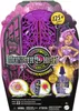 The image shows the packaging for a Monster High Skulltimate Secrets doll, featuring Clawdeen Wolf. The packaging is designed to look like a decorative door or cabinet, with intricate purple detailing and a window revealing the doll inside. There are also  Voir les images du produit