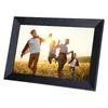 A digital photo frame displaying a family enjoying themselves outdoors. Produktbild-Vorschau