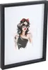 A framed fashion illustration of a woman with sunglasses and a red bow. Produktbild-Vorschau