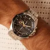 A close-up shot of a man's wrist wearing a Casio Edifice watch. Produktbild-Vorschau