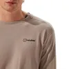 Langärmliges T-Shirt in Beige von Berghaus; Modell Ivyhill Crew; getragen von einem Mann mit neutralem Gesichtsausdruck. Produktbild-Vorschau