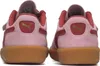 The back view of two pink Puma sneakers with red accents and brown soles. Produktbild-Vorschau