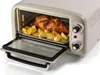 A retro-style toaster oven with a roasted chicken and potatoes inside. Náhled obrázku produktu
