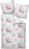 A flat lay of a bedding set with a floral pattern. Voir les images du produit