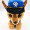 A close-up front view of a plush toy dog wearing a police hat. Voir les images du produit