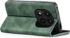 A green flip case for a smartphone is shown open, revealing the phone's camera module. Produktbild-Vorschau
