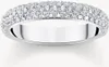 A close-up studio shot of a diamond ring on a white background. Anteprima dell’immagine prodotto