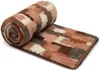 A rolled-up blanket with a patchwork pattern is shown on a white background. Produktbild-Vorschau