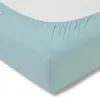 A close-up view of a light blue fitted sheet corner. Produktbild-Vorschau
