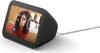 A smart display device is shown in a video call. Anteprima dell’immagine prodotto