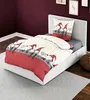 A single bed with bedding featuring a gnome pattern, set in a bedroom with dark red walls. Produktbild-Vorschau