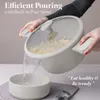 A person is pouring water from a pot with pasta into a bowl. Anteprima dell’immagine prodotto