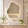 Specchio da bagno LED Zimilo, forma irregolare con Anteprima dell’immagine prodotto 1