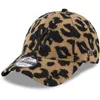 A New Era 9FORTY cap with a leopard print pattern and the New York Yankees logo. Anteprima dell’immagine prodotto