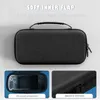 A black carrying case for a handheld gaming device, shown with two inset images highlighting its features. Anteprima dell’immagine prodotto