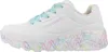 A side view of a white Skechers sneaker with colorful heart designs on the sole and light blue laces. Voir les images du produit