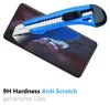 A utility knife is shown attempting to scratch a phone screen protector, demonstrating its scratch resistance. Produktbild-Vorschau