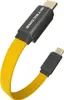 A short USB-C to USB-C cable with a yellow fabric cord and black connectors. Anteprima dell’immagine prodotto